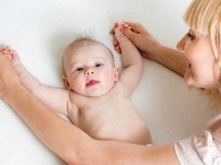 Зарядка для малышей с первых дней жизни