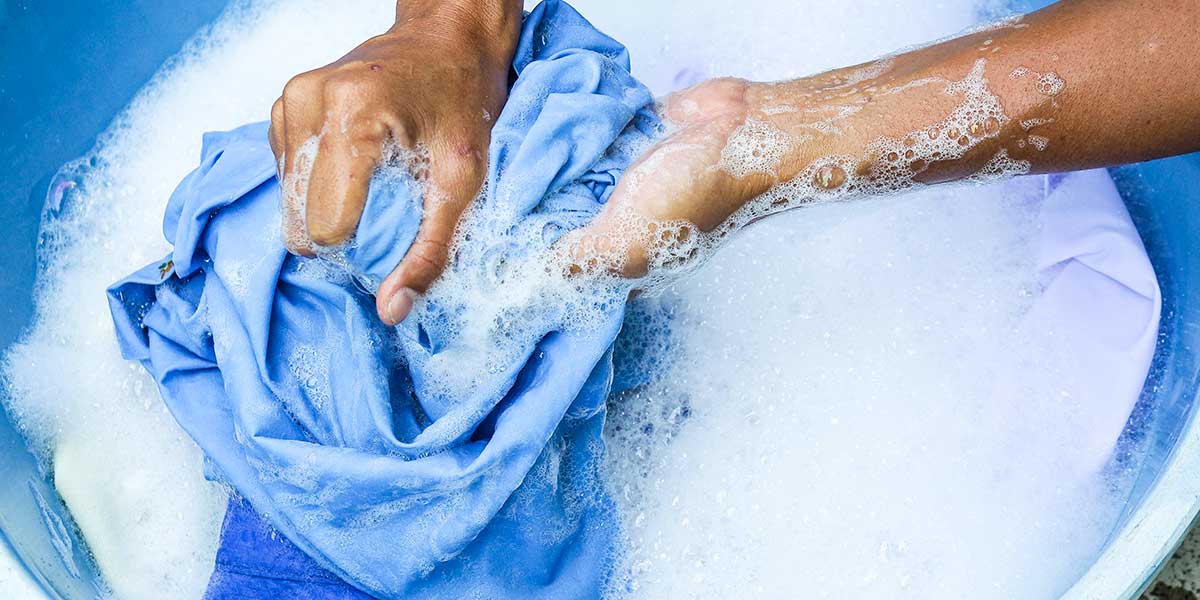 Чем стирать детские вещи для новорожденных