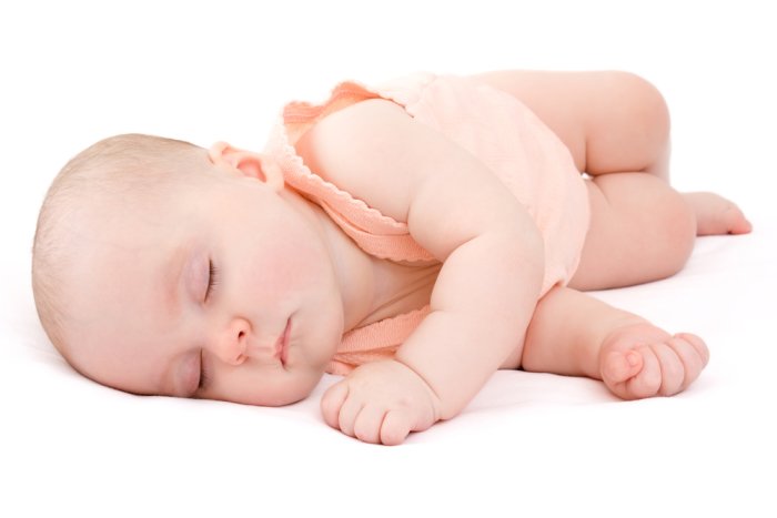Ребенок засыпает при кормлении на гв — что делать